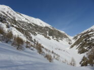 Vallone dell'Urina: l'imbocco del canale evidente rivolto verso chi sale