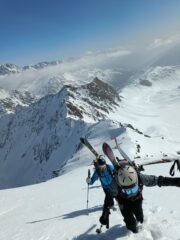 Sci in spalla sulla pala finale