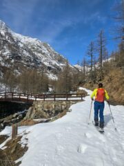 stradina che sale all'azaria
