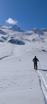 La punta di Galisia, in lontananza a sx della nuvola