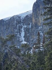 ice funnel corre nell'evidente strettissimo couloir di dx
