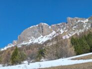 Il canale dalla strada (la parte alta rimane coperta dalla quinta rocciosa)