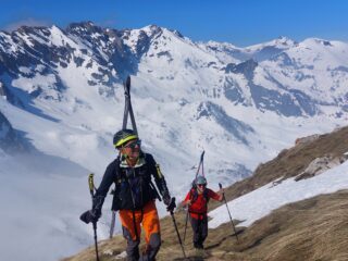 Salendo al Monte Grosso da Colla Bassa, con Panne e Ciuaiera sullo sfondo.