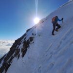 Al socio l'onore di bucare la cornice sommitale