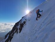 Al socio l'onore di bucare la cornice sommitale