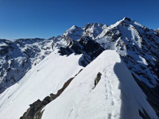 La cresta alpinistica tra deposito sci e Guglion Grande
