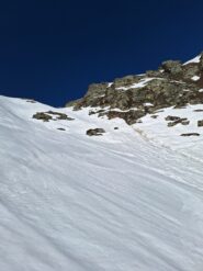 Parete parte alta su ottima moquette