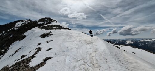In arrivo al colletto tra Collalunga e Cimon