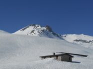 Sella Seirasso e la vetta. Vallone di salita a destra