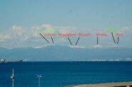 scatto 31(3/26 dal lungomare di Genova (Boccadasse), le cime più alte sono in ombra, risultano nitide riconoscibili quelle più basse e più vicine, tra cui il Mindino (gli esperti possono confermare, o correggere)