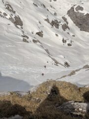 Scattata dalla cresta est..,sfondano nella  traccia 