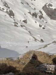 Scattata dalla cresta est..,sfondano nella  traccia 