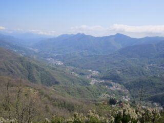 La Val Fontanabuona dalla cima di Rocca Cavello