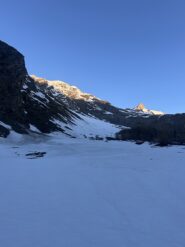Al mattino presto, si vede già il sole illuminare le zone alte