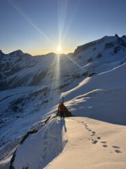 Inizio cresta con ancora neve sfondosa, da qui abbiamo preso poi a sinistra (faccia a monte)