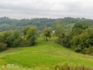 Sulla pista erbosa che scende verso la provinciale Marentino-Sciolze.