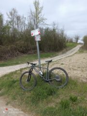 Il bivio dove si lascia la strada Montaldo-Marentino per la pista dell'itinerario 232.