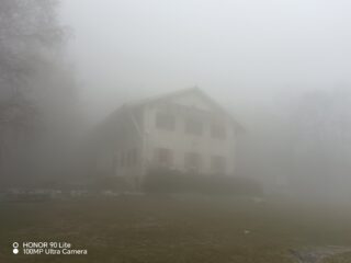 rifugio pian delle Bosse avvolto nella nebbia