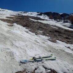 Togliere sci per 50 m a quota 2200