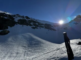 In vista del Colle della Vagliotta. Neve dura! Stiamo per vedere il sole.
