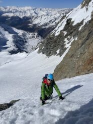 Lingua di neve prima della vetta