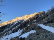 Il canale, illuminato già pochi minuti dopo il sorger del sole