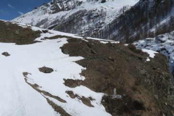 l'unico breve tratto senza neve