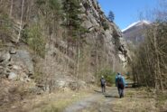 Sotto le pareti di arrampicata del Bourcet