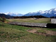 Lo splendido pianoro dell'Alpe Champlong.