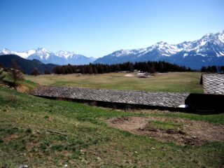 Lo splendido pianoro dell'Alpe Champlong.