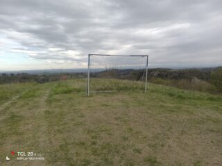Sul ciglio della serra di Sciolze: una porta sul nulla (o, perché no, sull'infinito).