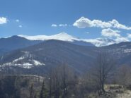 La vetta dalla strada (contro il cielo il crinale che seguiremo)