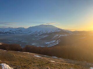 La Conca di Castelluccio ed il Redentore dalla Forca Ventosola