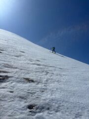 Salendo la cresta verso la Cima Forca di Viola