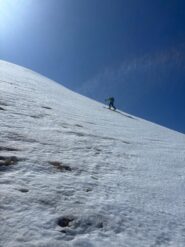 Salendo la cresta verso la Cima Forca di Viola