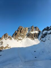 Il canale al centro della parete, un po' magro in basso.