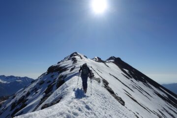 La cresta sommitale: la cima ovest è quella sullo sfondo