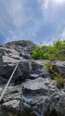 Ultimo tiro della via, sempre su ottima roccia