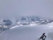 dalla vetta orientale, uno sguardo sull'Italia e il bellissimo ed ampio altipiano di Fellaria