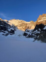 la vetta e la biancograt alle prime luci dell'alba