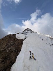 La cresta est che porta in vetta