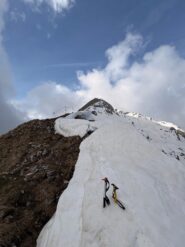 La cresta est che porta in vetta