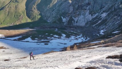 Primo risalto, in basso il rifugio