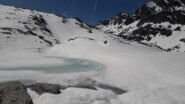 il lago Losere in fase di scongelamento..