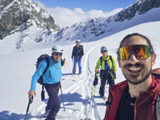Giornata galattica. Il colle d'Arnas sullo sfondo (si intravede la traccia del percorso fatto con i ramponi)