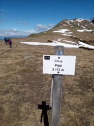 sulla cresta Vermenagna /Pesio .la palina della vicina Cima PIttè