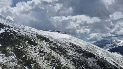 in vista del Bivacco Caugis