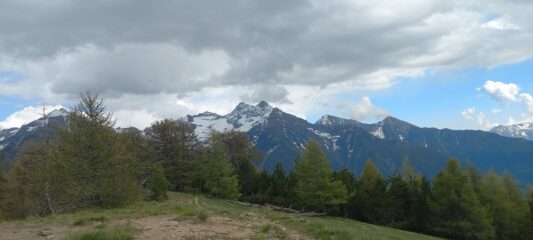 Panorama verso le Dame di Challant (Becca Torchè e Becca di Vlou)