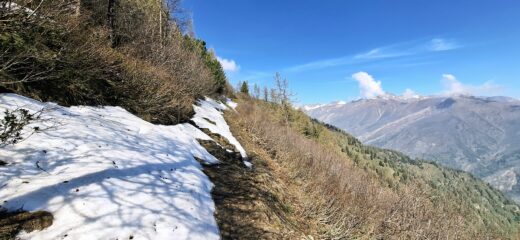 Ancora un po di neve prima del colle
