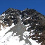 Cima, anticima e la breve crestina innevata viste dal sentiero 10 prima del dietro-front